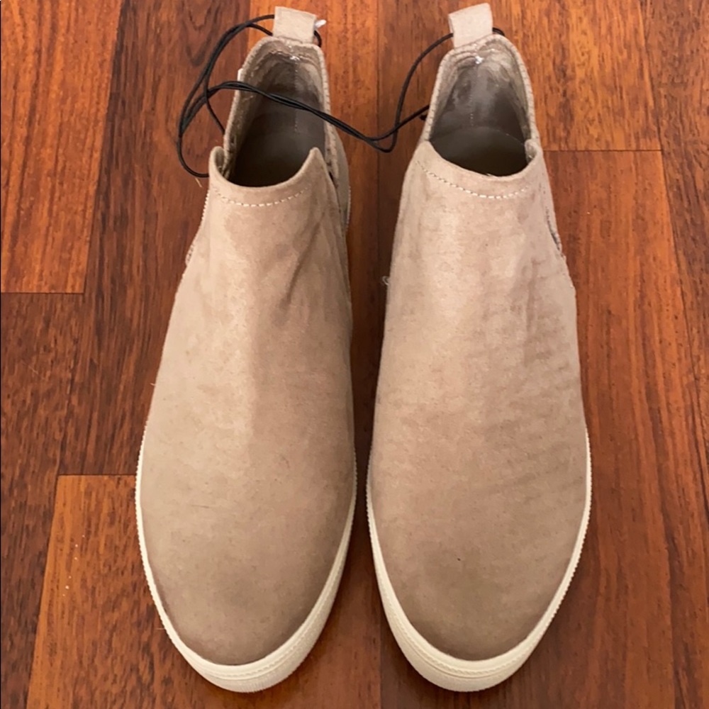 New tan sneakers